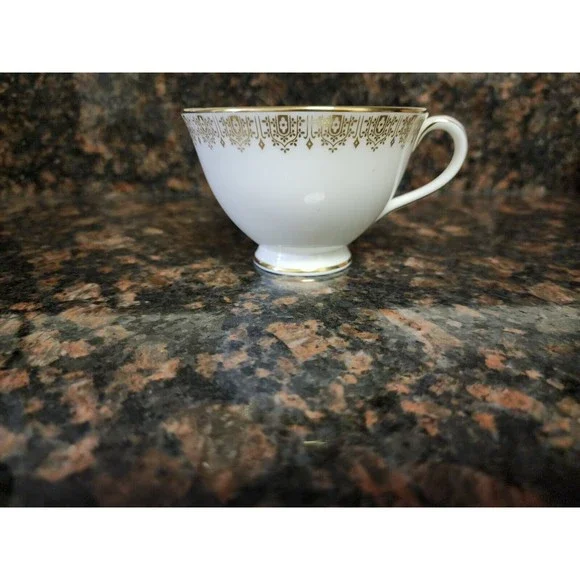 Royal Doulton GOLD LACE English Fine Bone China Tea Cup H4989 Made in England - Picture 2 of 9